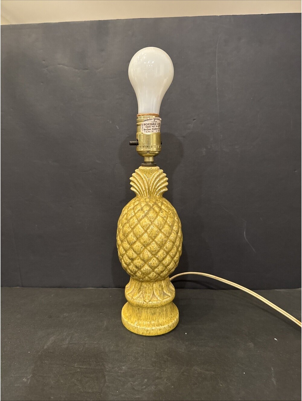 Vintage Yellow Ceramic Pineapple Speckled Lamp Mid Century Modern 12” WO Bulb